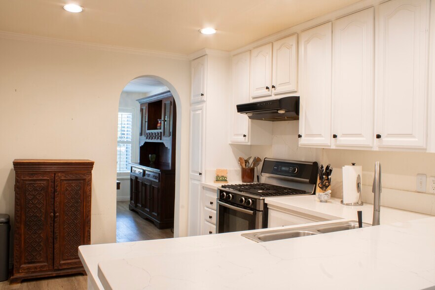 Building Photo - 4223 Freedom Dr