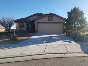 Building Photo - Great 3 bed, 2 bath, home in Huning Ranch!