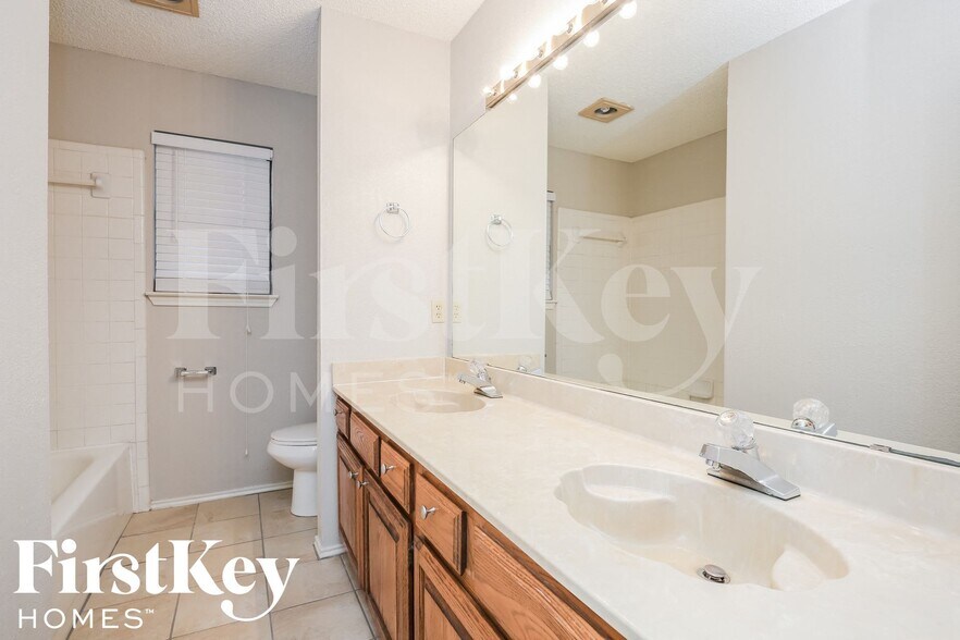 Building Photo - 2104 Homecraft Dr