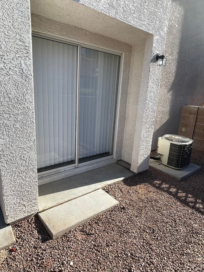 Building Photo - Spacious 2-Story Townhome in Gated Communi...