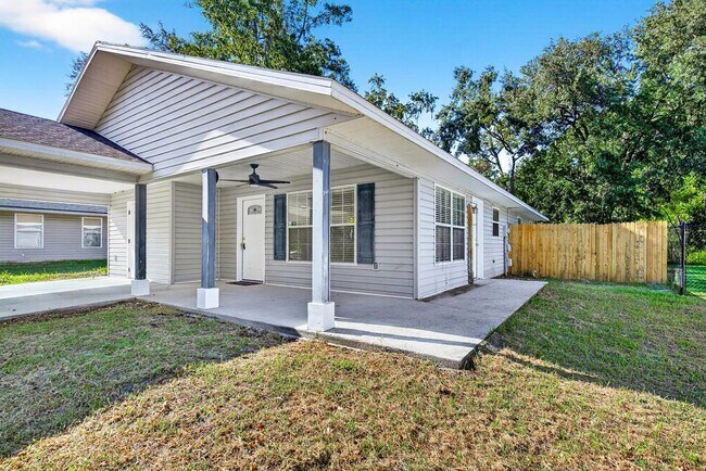 Building Photo - 2126 Center Way