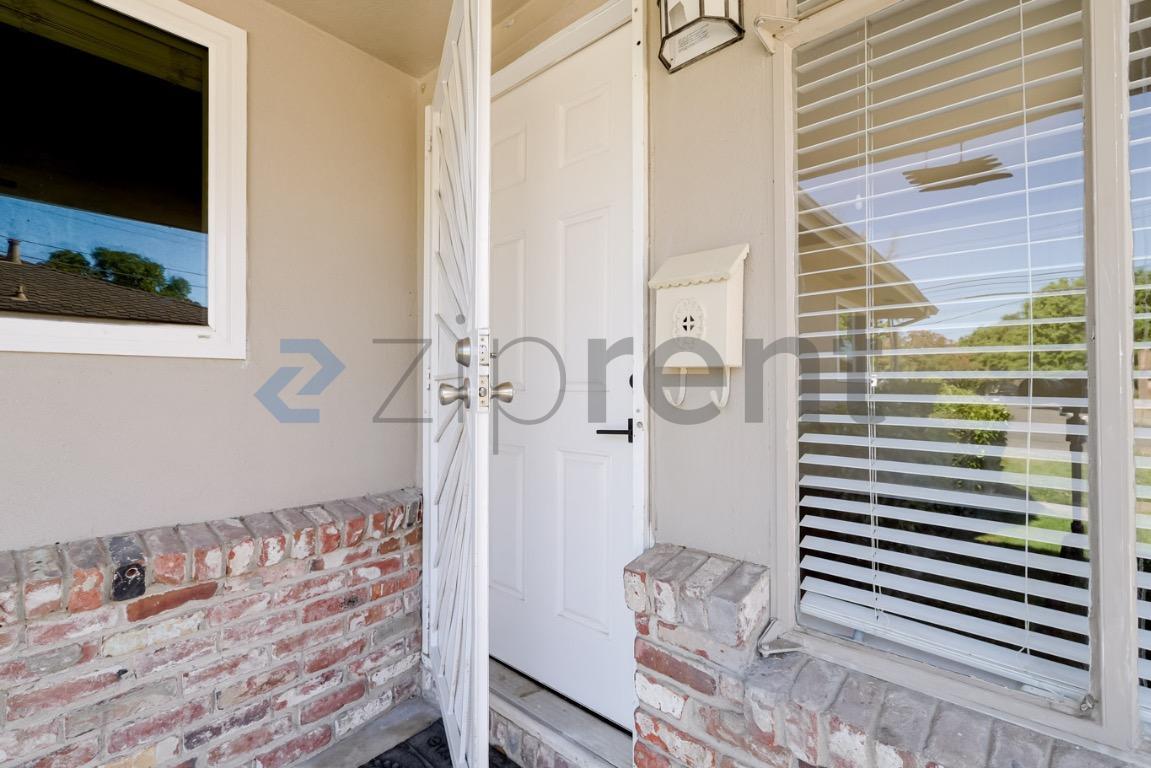 Building Photo - Unit 1