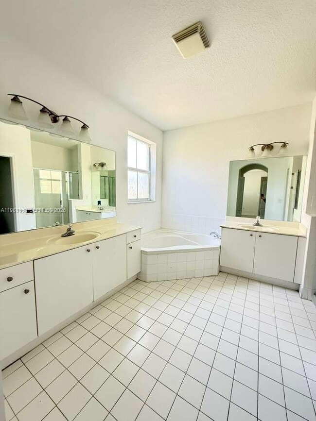 Building Photo - 8683 NW 109th Ct