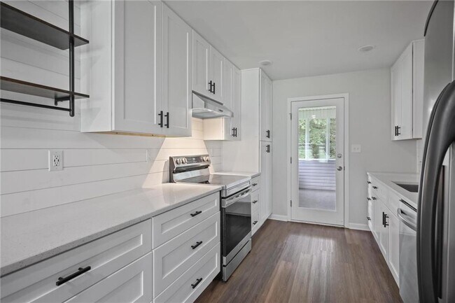 Building Photo - 410 Hickory Walk