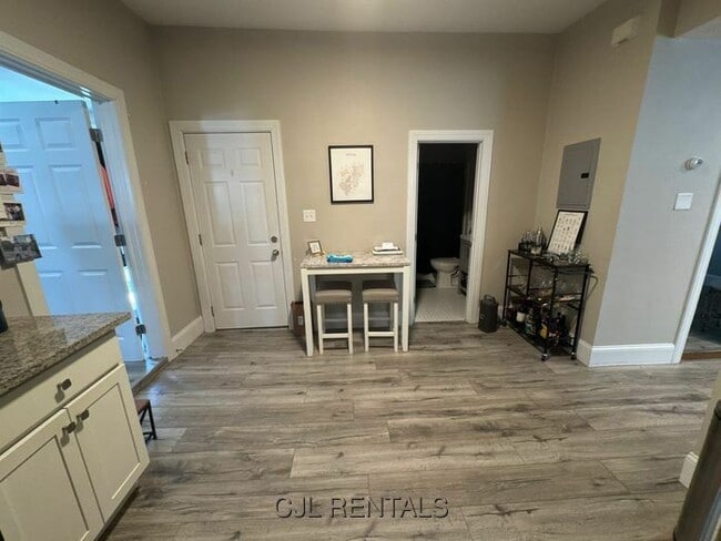 Building Photo - 63 Falcon St