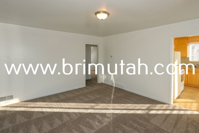 Building Photo - 2613 S Hartford St