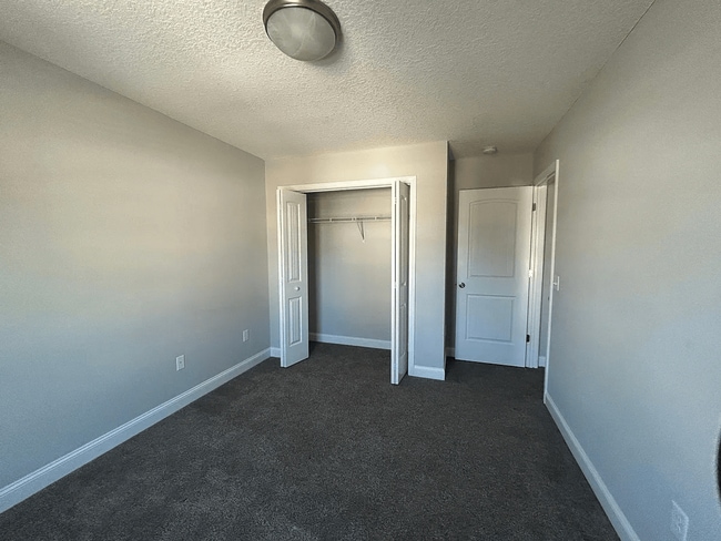 Building Photo - FALL MOVE-IN SPECIAL: 50% OFF 1st MONTH'S ...