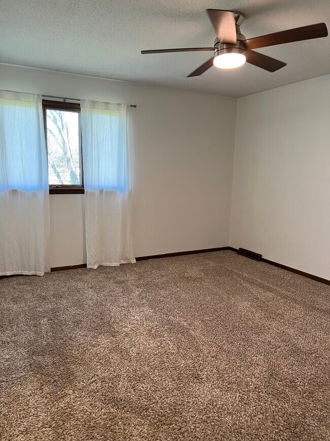 Building Photo - 3025 Parkwild Dr