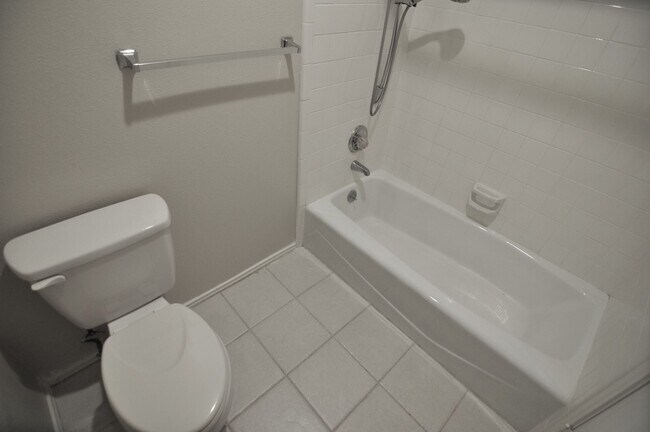 Building Photo - Amazing Hill Country Condo!