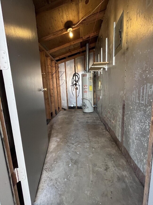 Building Photo - 830 Cardinal St
