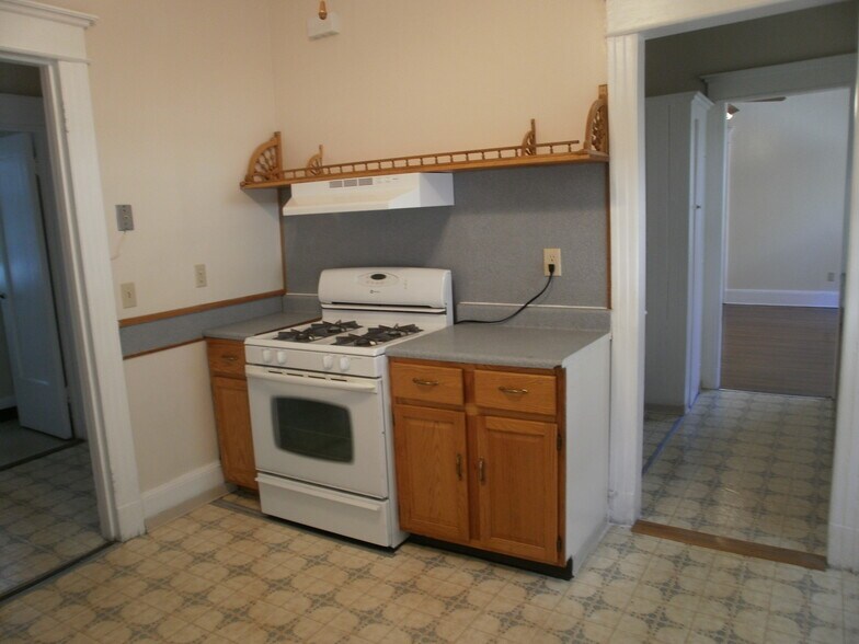 kitchen - 405 Ellsworth Ave