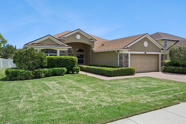 Building Photo - Spacious 3-Bedroom Gem with 2 Baths and 2238 Sq Ft of Comfort in Clermont!