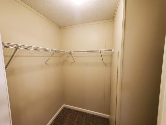 Building Photo - 10 Swallow Ct