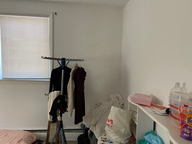 Building Photo - 52 Evergreen St