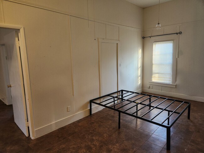 Building Photo - 1182 Navasota St