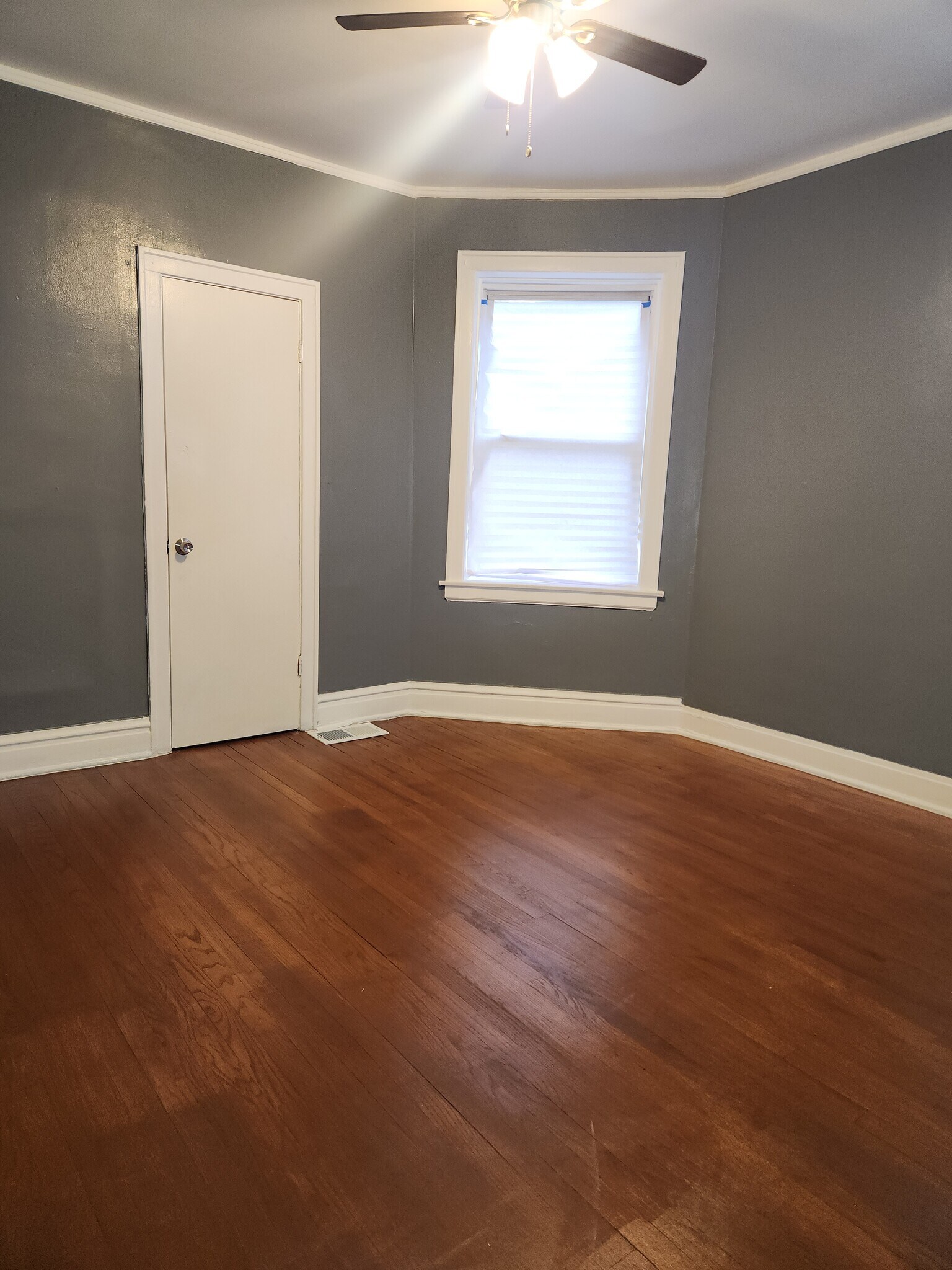 Building Photo - 8711 S Kingston Ave