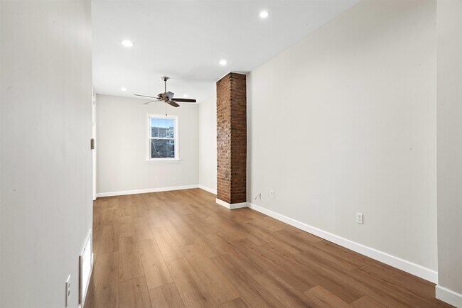 Building Photo - 17 Ravine Ave
