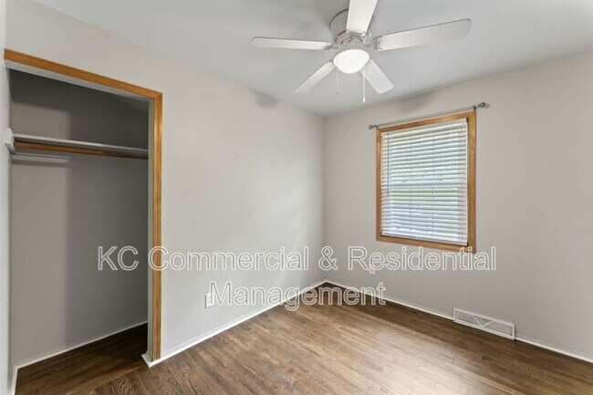Building Photo - 7809 NE San Rafael Dr