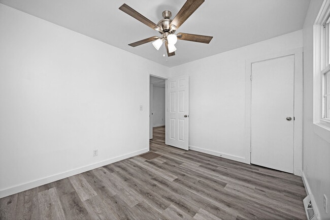 Building Photo - 2001 New Glendale Rd