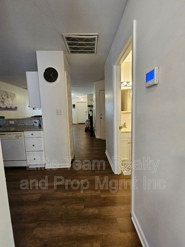 Building Photo - 336 Lutz Ave