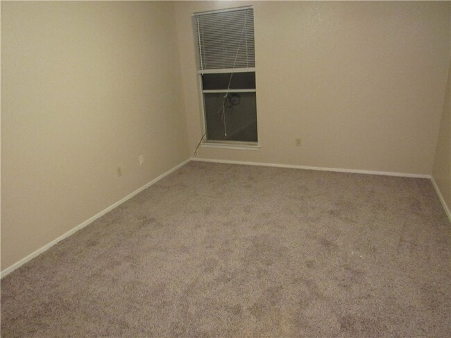 Building Photo - 2129 Andover Dr