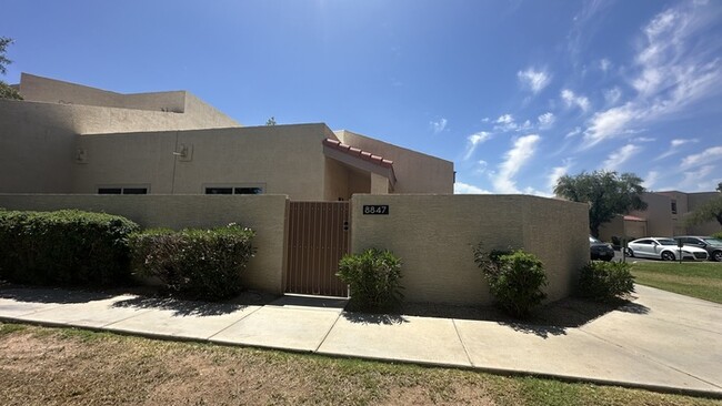 Primary Photo - 8847 N 47th Ln
