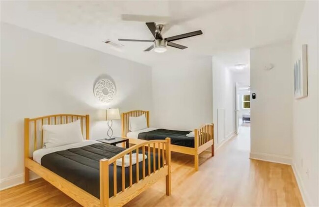 Building Photo - 1408 Aramore Dr SE