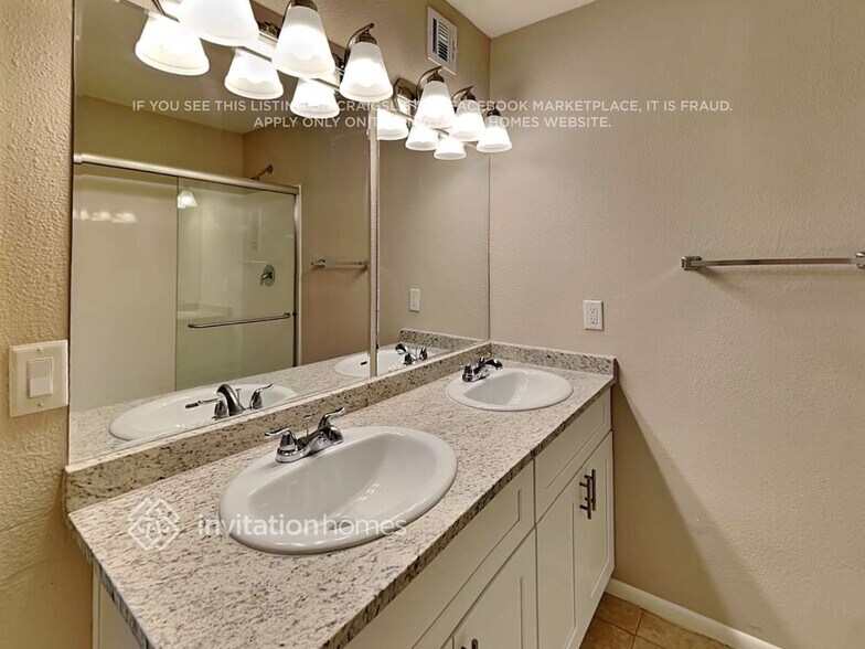 Building Photo - 4322 E Villa Maria Dr