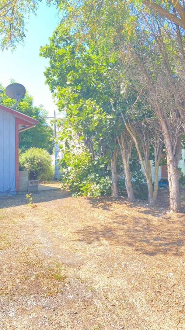 Building Photo - 1725 N Perry~+