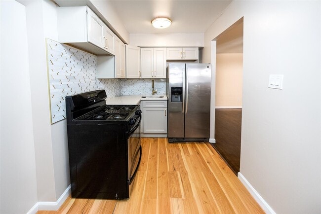 Building Photo - 266 Throgs Neck Blvd
