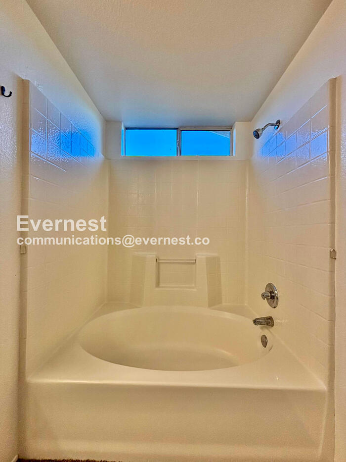 Building Photo - 27620 Parkside Dr