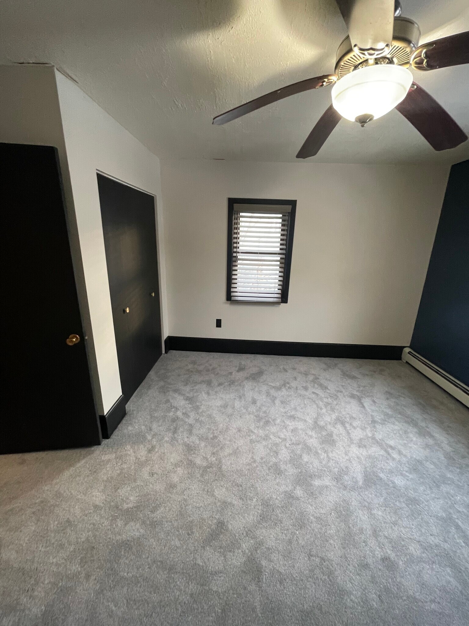 Building Photo - 824 Russell Ave N