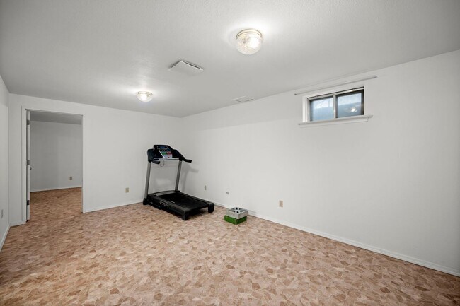 Building Photo - Great Location! - 3 Bedroom Valley Home!