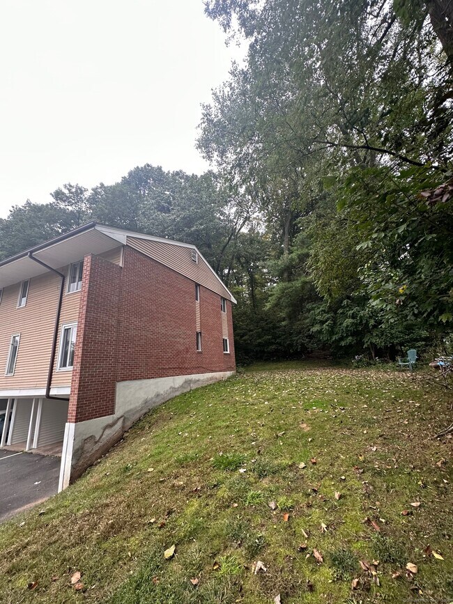 Building Photo - 1622 Farmington Ave