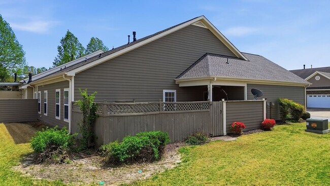 Building Photo - 211 Louisville Dr