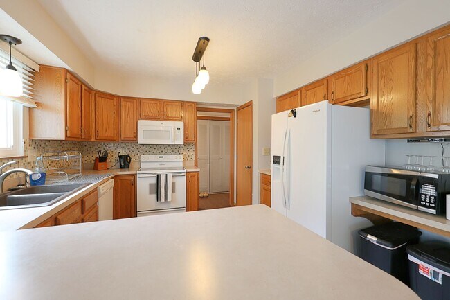 Building Photo - 3139 Bowfield Way
