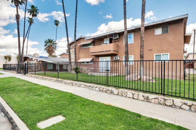 Building Photo - Minutes From UC Riverside. Large 1 bedroom...