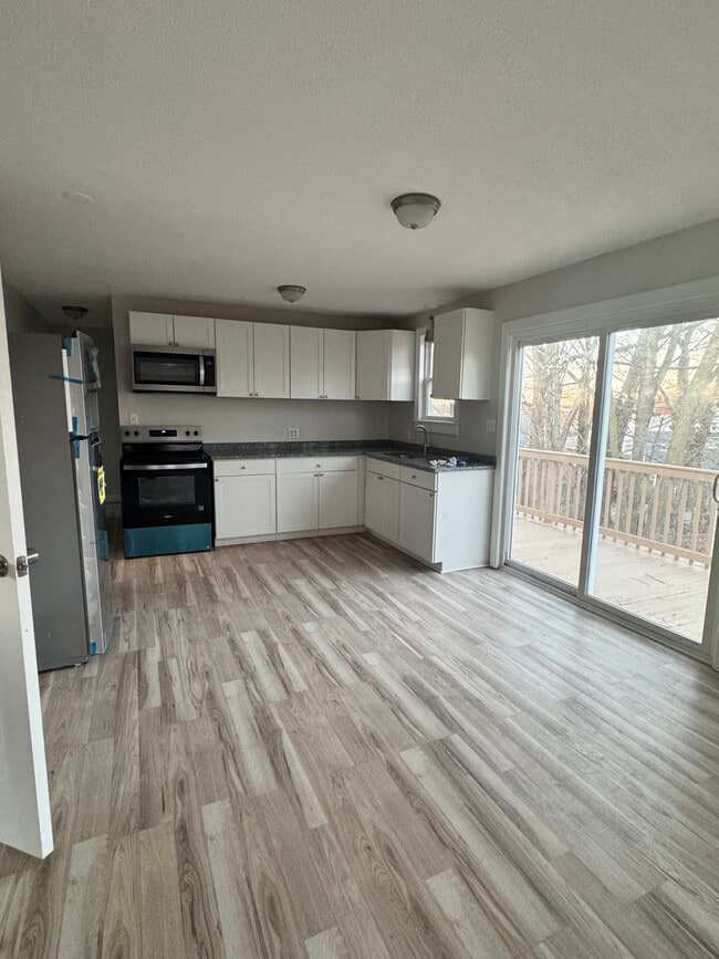 Building Photo - 80 Summit St