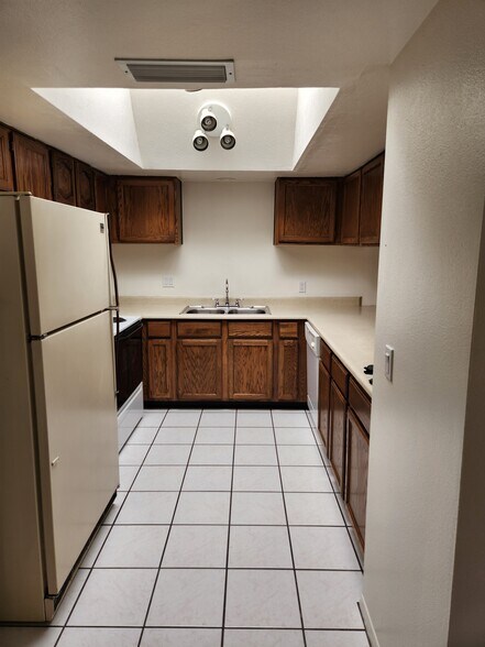 Building Photo - 14404 N 57th Dr