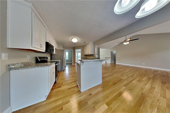 Building Photo - 990 Golden Meadows Ln