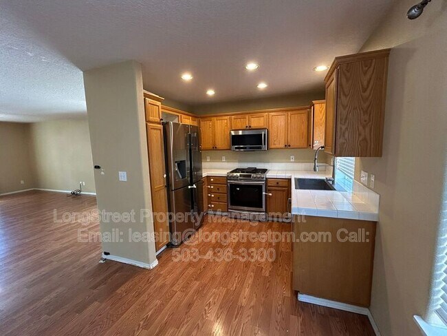 Building Photo - 2958 NE 13th Dr