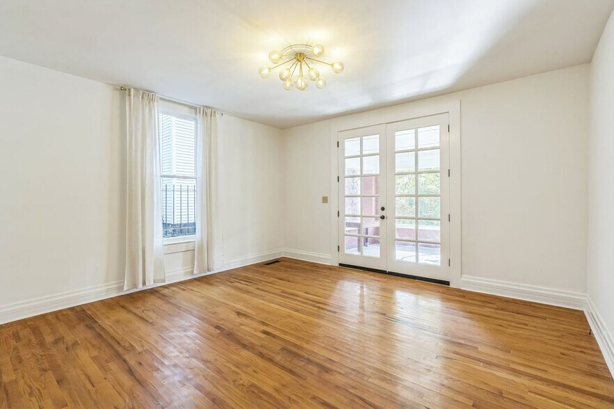 Building Photo - 1500 14th Ave S