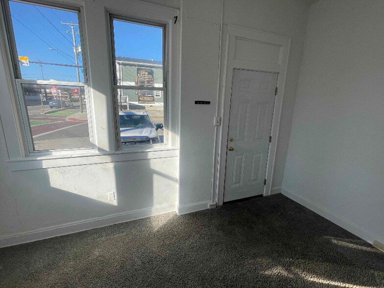 Building Photo - 1603 7th Ave