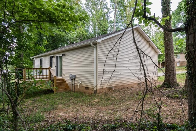 Building Photo - 15 Sand Hill School Rd