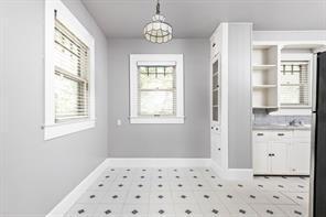 Building Photo - Charming, cozy, and great location!