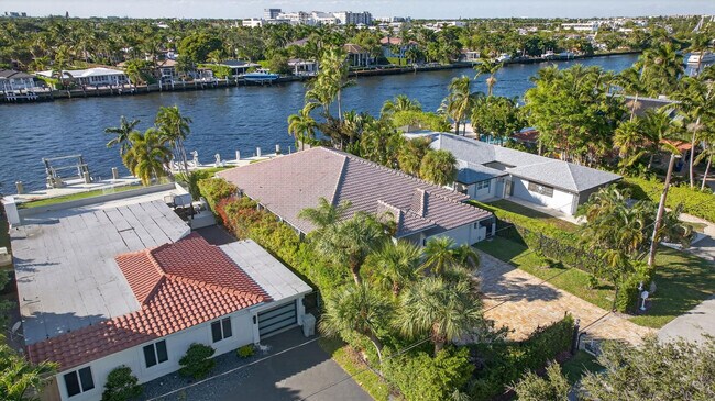 Building Photo - 513 S Riverside Dr