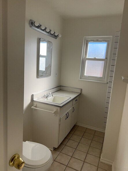 Building Photo - 38756 Landon Ave