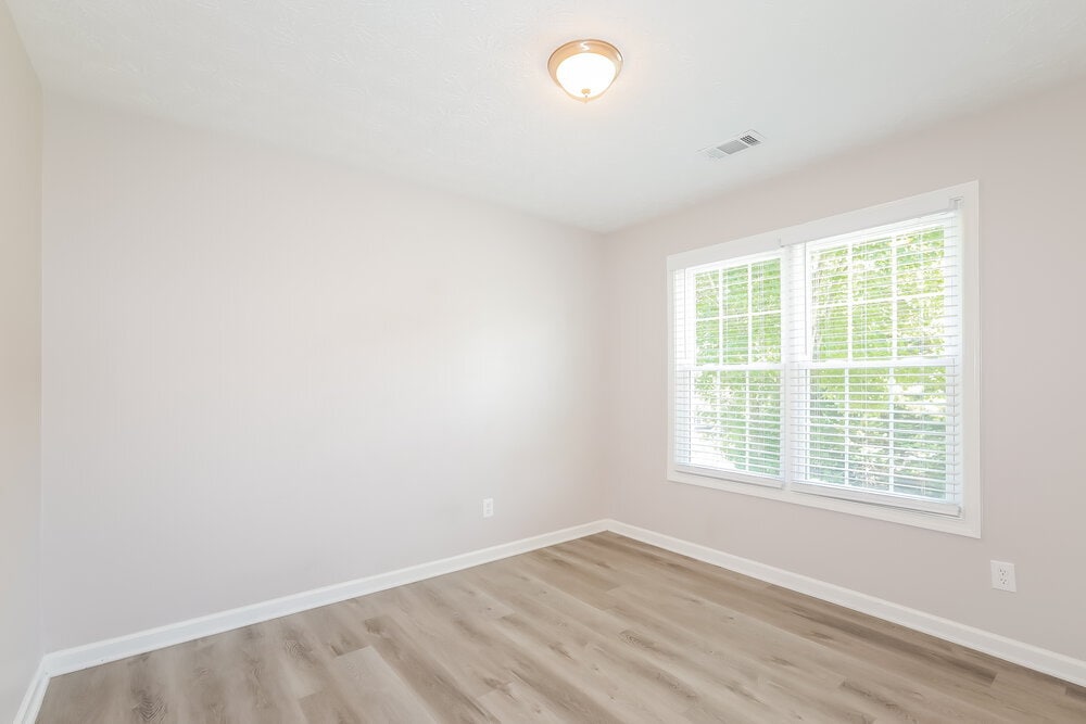 Building Photo - 611 Simon Park Cir