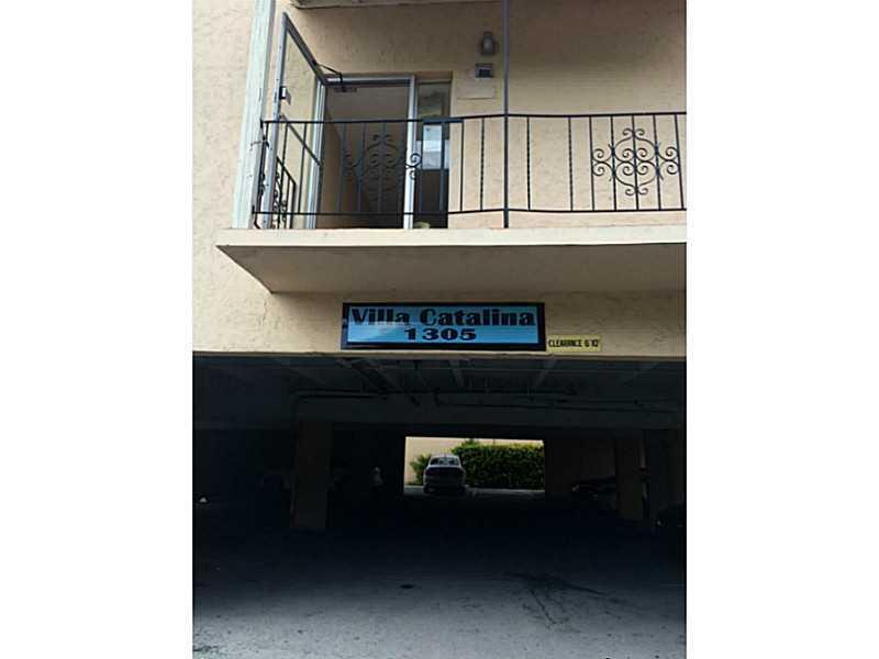 Building Photo - 1305 W 53rd St