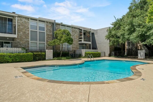 Building Photo - Gorgeous New Remodeled 2 Bedroom Condo nea...